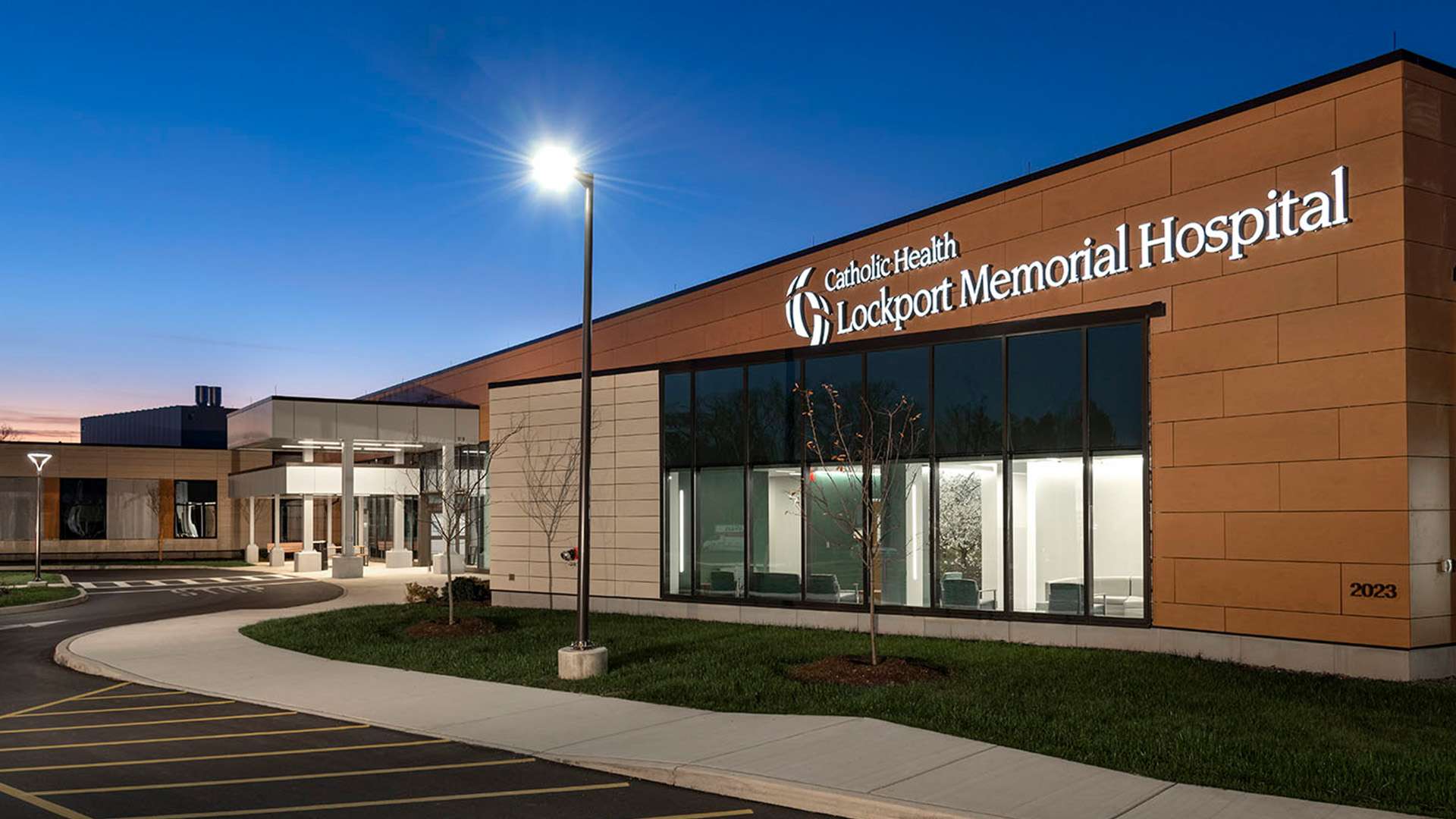 Exterior of Lockport Memorial hospital